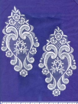 5009 Lace Applique Piece 7 1/2 x 4"